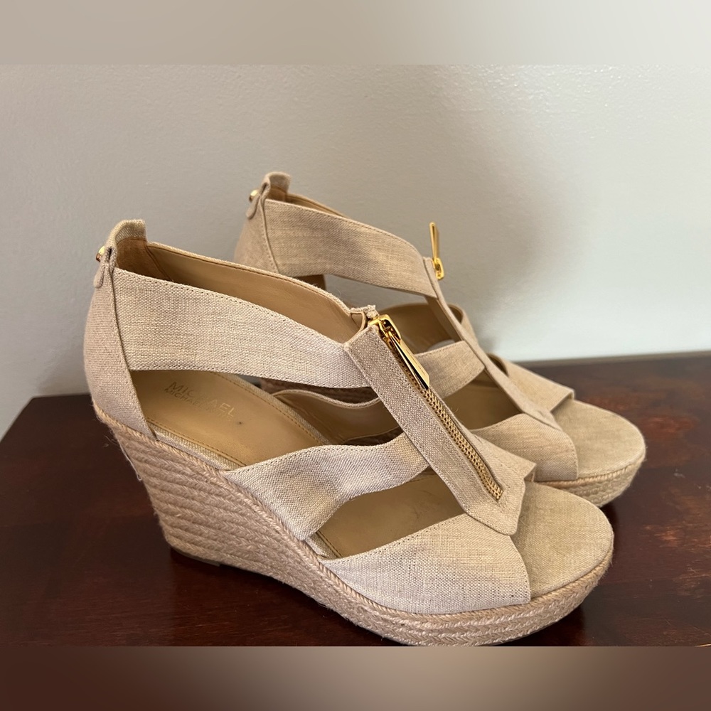 Micheal Kors Wedge size 9